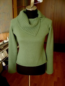 светло-зеленый свитер.jpg