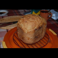 Наш первенец! Белый с изюмом. Правда, мука старая, но зато - изюм без косточек!