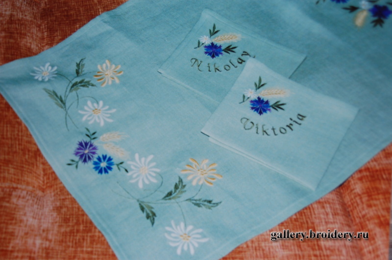 Край дорожки и салфетки