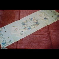 Желтая дорожка и салфетки...