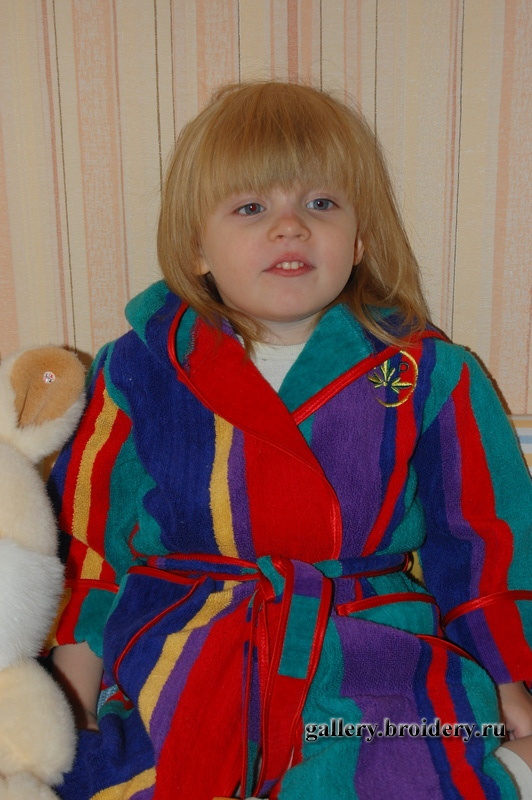 Вот только, почему я сшила его махрой на лицо, а бархатом - на изнанку?