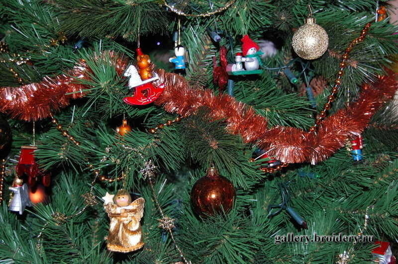 В этом году елка "прошлогодняя"...