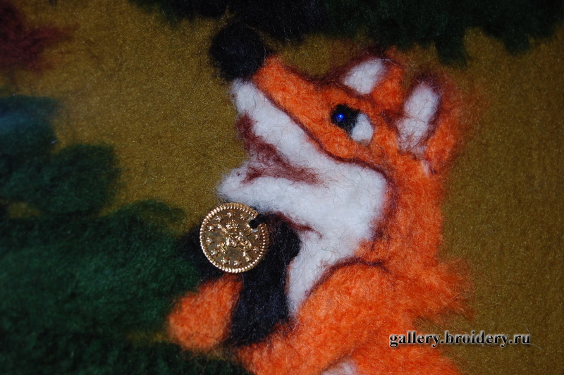 В лапках - денежка и глаз - "голубой"