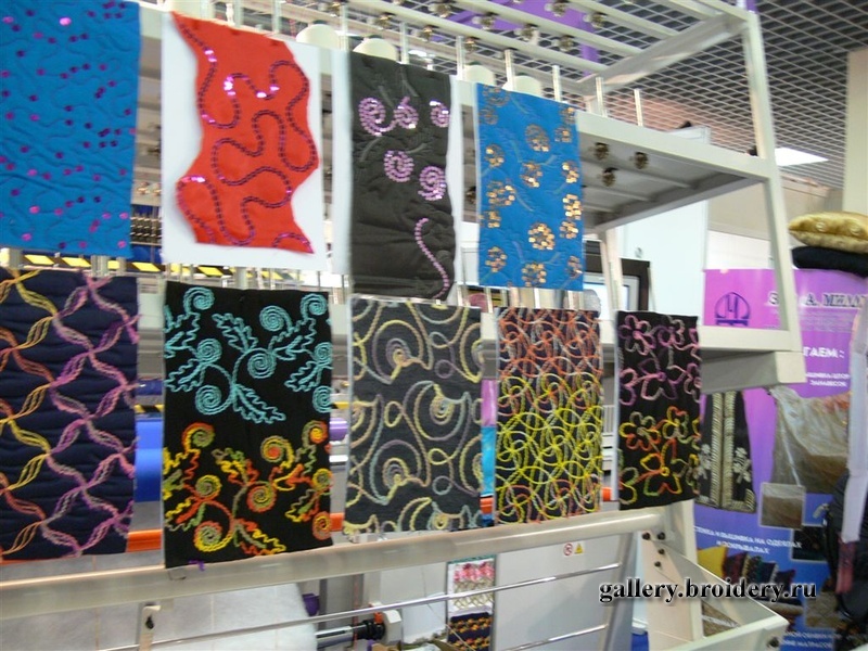 Образцы ткани. Вышивальная машина