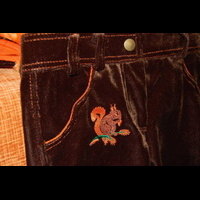 Спереди - кармашек