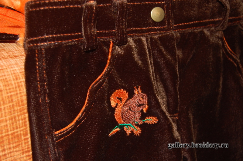 Спереди - кармашек