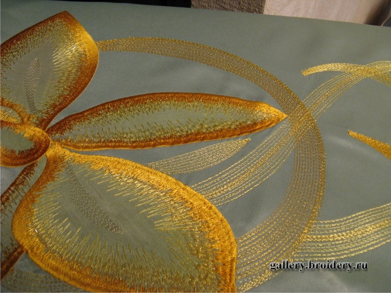 Тонкое шелковое покрывало, фрагмент