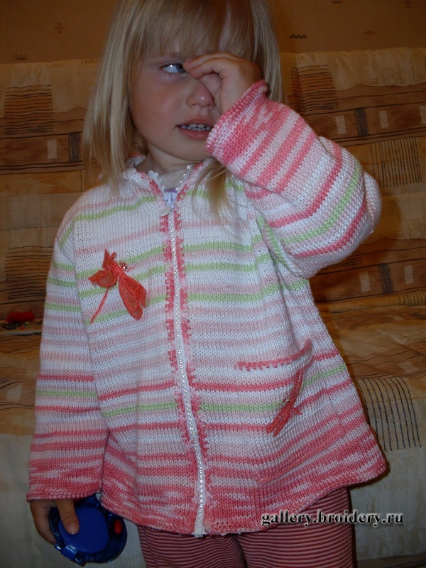 Кофточка со стрекозками