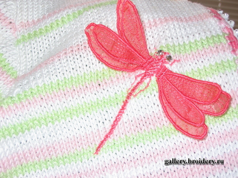 Кофточка со стрекозками