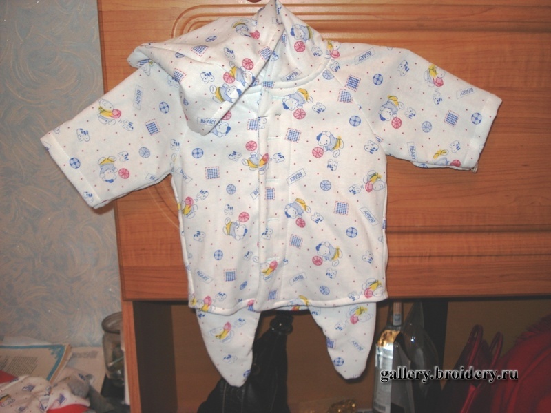 Трикотажный костюм. Шитье на оверлоке