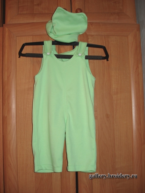 Трикотажный костюм. Шитье на оверлоке