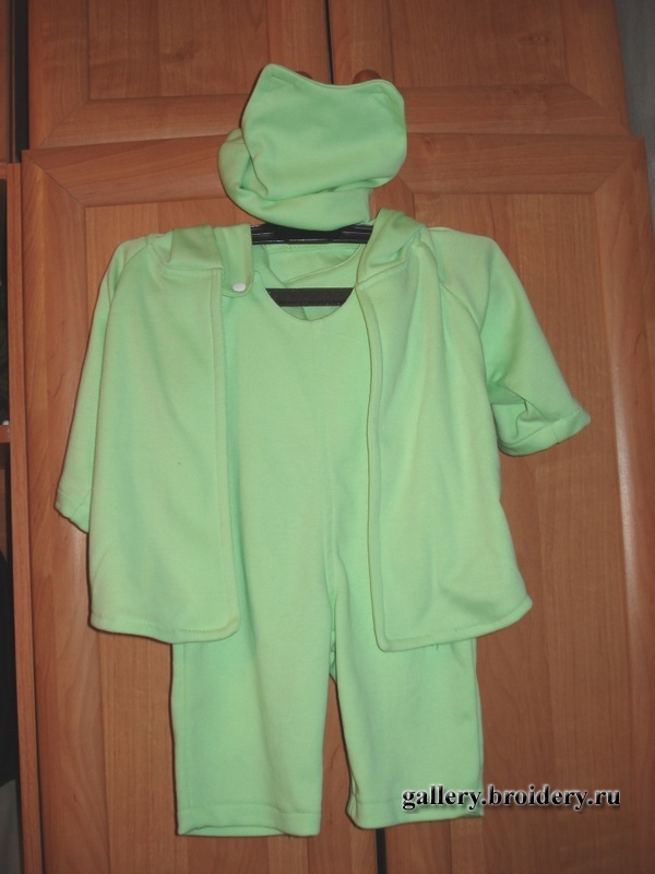 Трикотажный костюм. Шитье на оверлоке