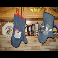 Рукавица-прихватка. Вышивка сделана на вышивальной машине