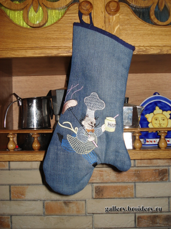 Машинная вышивка. Рукавица-прихватка