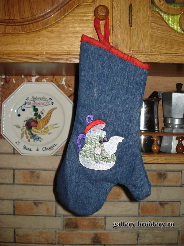 Машинная вышивка. Рукавица-прихватка