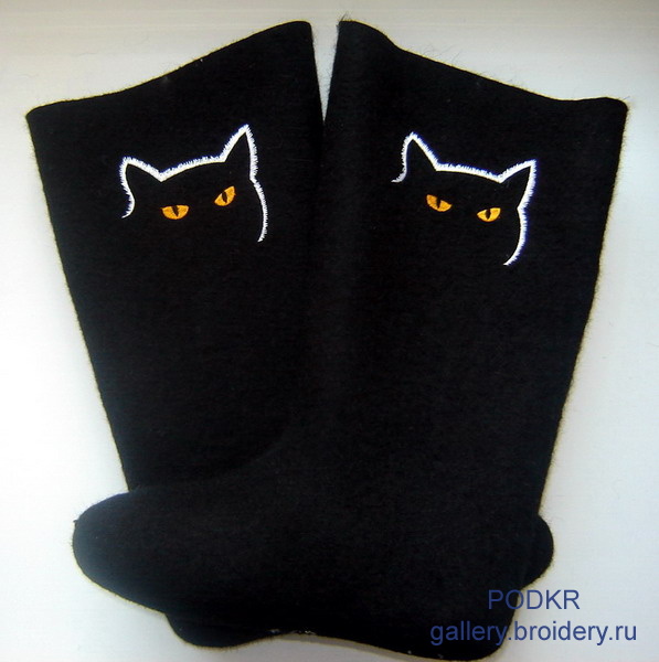 Коты на валенках