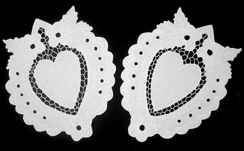 2 салфетки сердечком белые