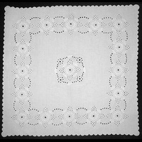 Салфетка квадратная белая