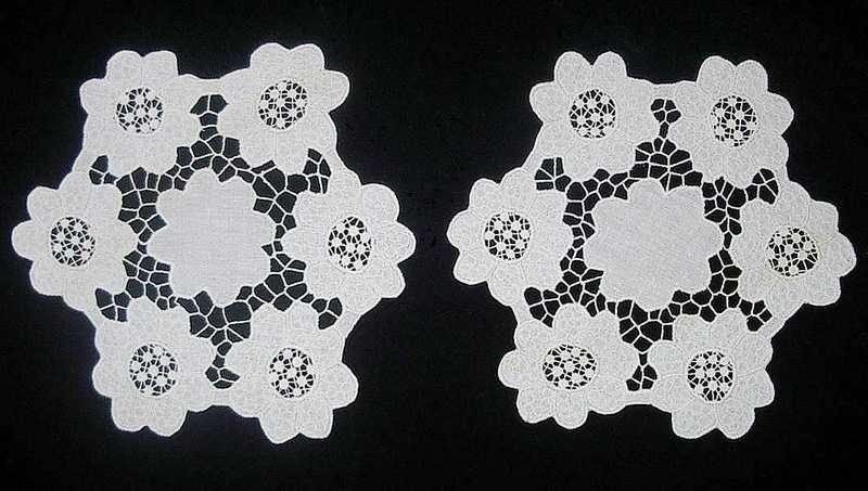 2 салфетки круглые белые