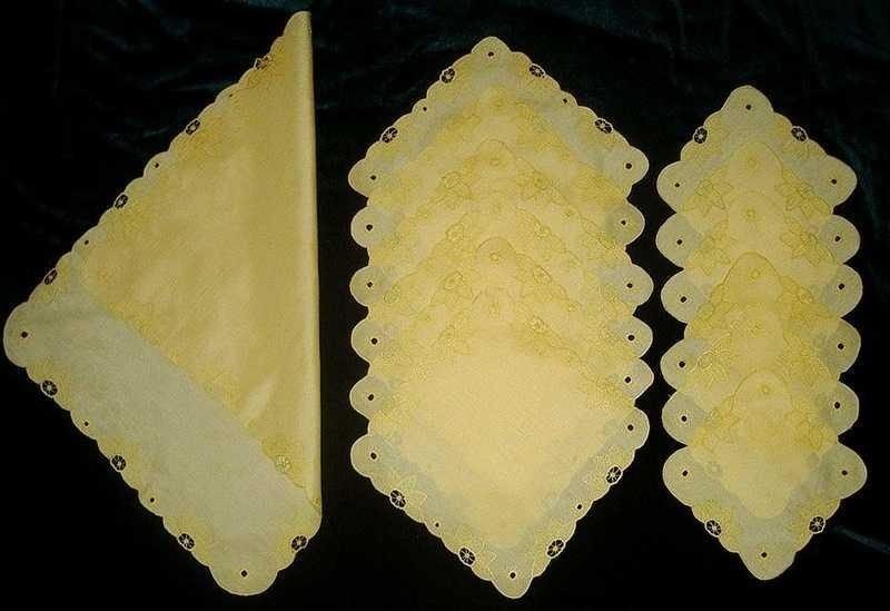 Набор салфеток желтого цвета для столовых и чайных приборов на 6 персон