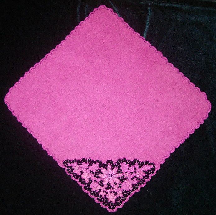 Уголок темно-розового цвета