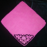 Уголок темно-розового цвета