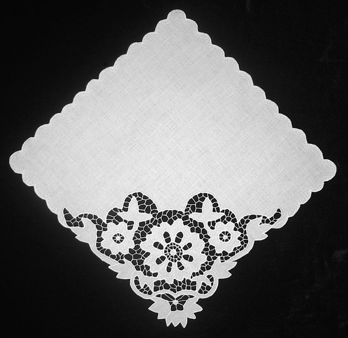 Уголок белого цвета