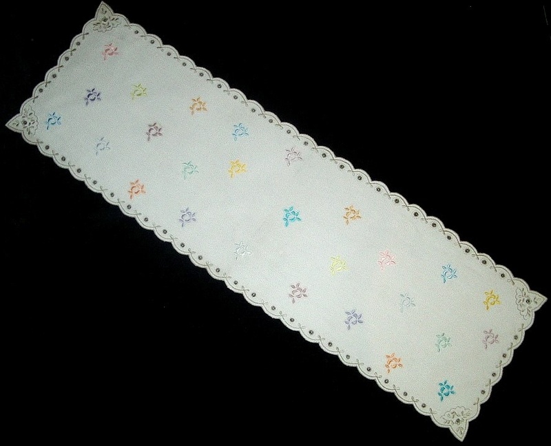 Большая салфетка из набора для столовых приборов на 12 персон