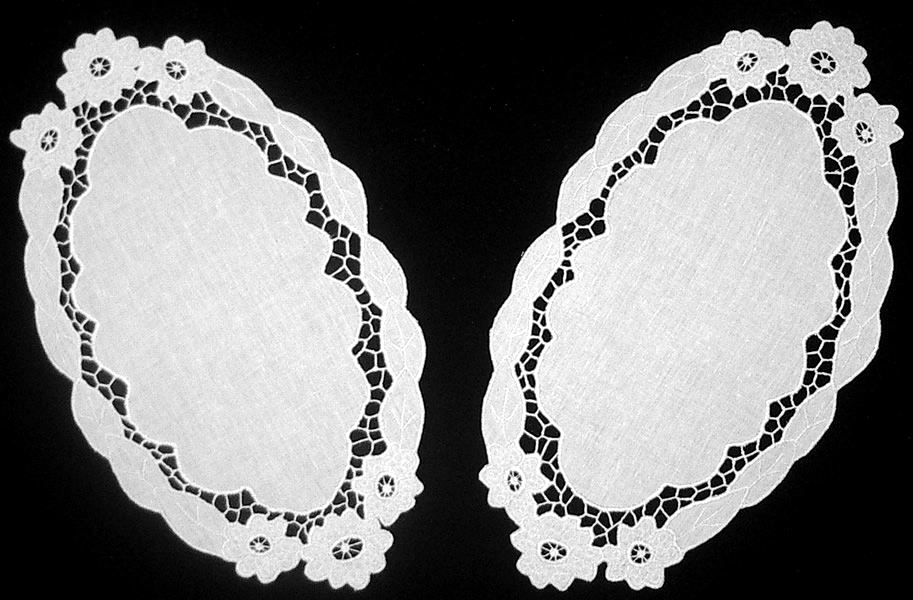 2 салфетки овальные белые