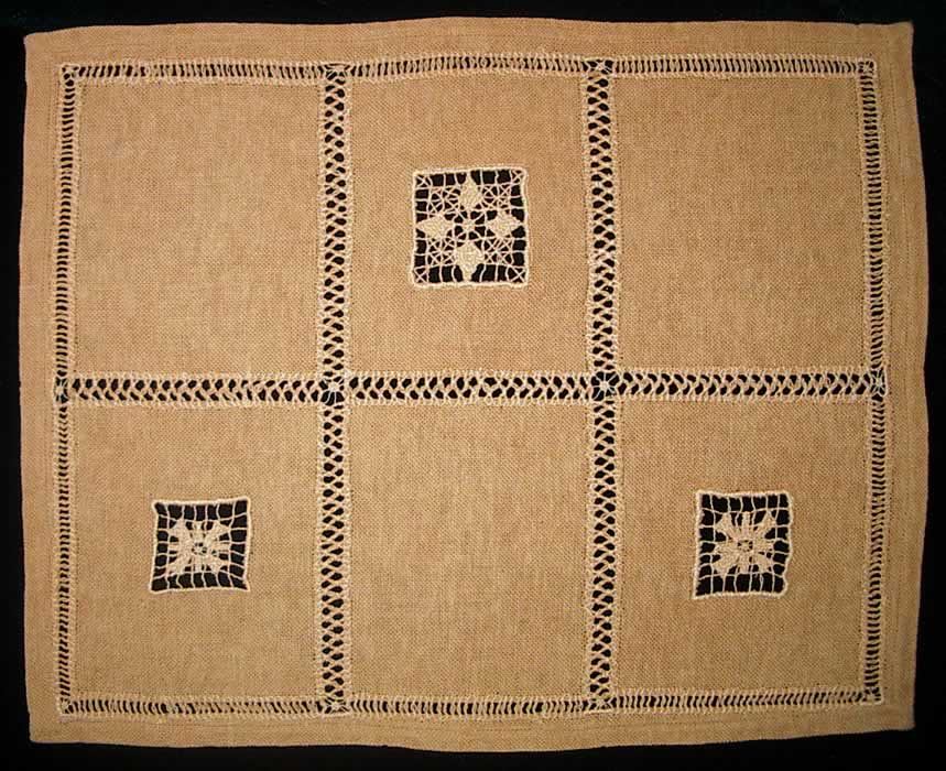 5-ая салфетка из набора для столовых приборов