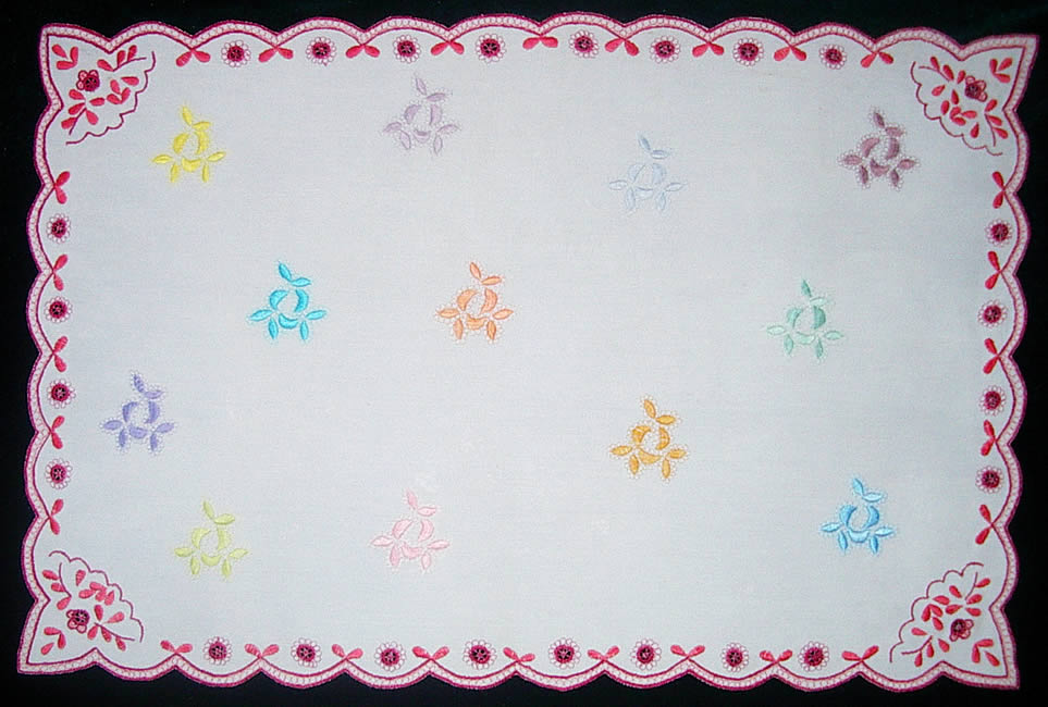 Салфетка меньшего размера из набора для столовых приборов на 12 персон