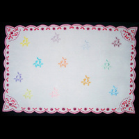 Салфетка меньшего размера из набора для столовых приборов на 12 персон