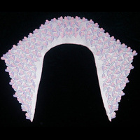 Воротник "апаш" из белого атласа, вышитый цветными нитками