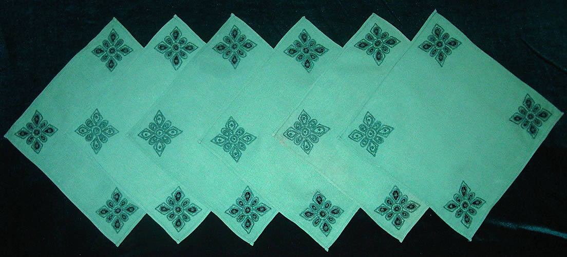 Набор салфеток зеленого цвета для столовый приборов на 6 персон