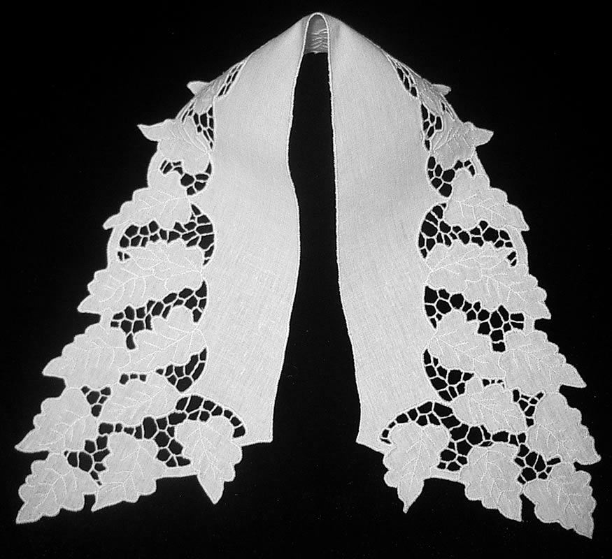 Воротник прямой белый "Листья"