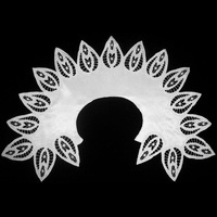 Воротник круглый из белого атласа "Арлекино"