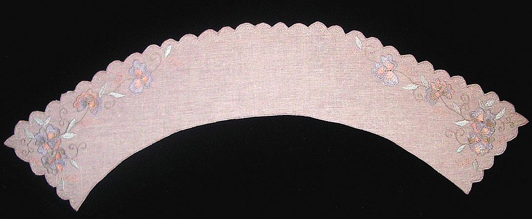 Воротник прямой белый с цветной вышивкой