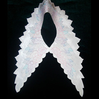 Воротник из белого атласа, вышитый цветными нитками