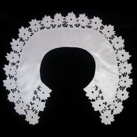 Воротник круглый из белого атласа