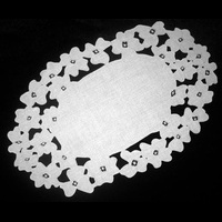 Салфетка овальная белая