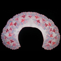 Воротник круглый из белого атласа с цветной вышивкой