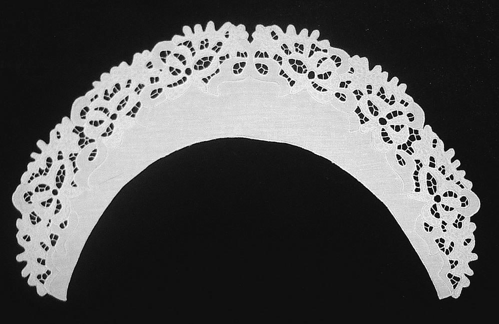 Воротник полукруглый белый