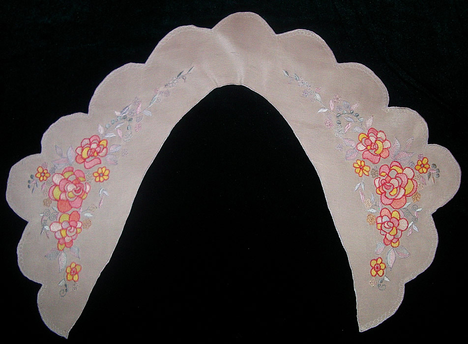 Воротник из белого крепдешина, вышитый цветными нитками