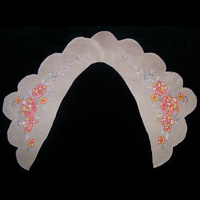 Воротник из белого крепдешина, вышитый цветными нитками