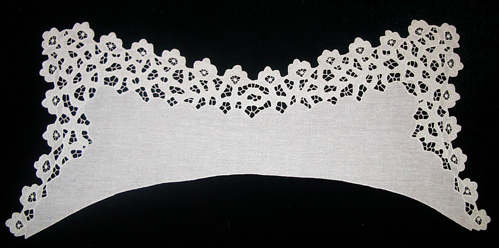 Воротник прямой из белого атласа