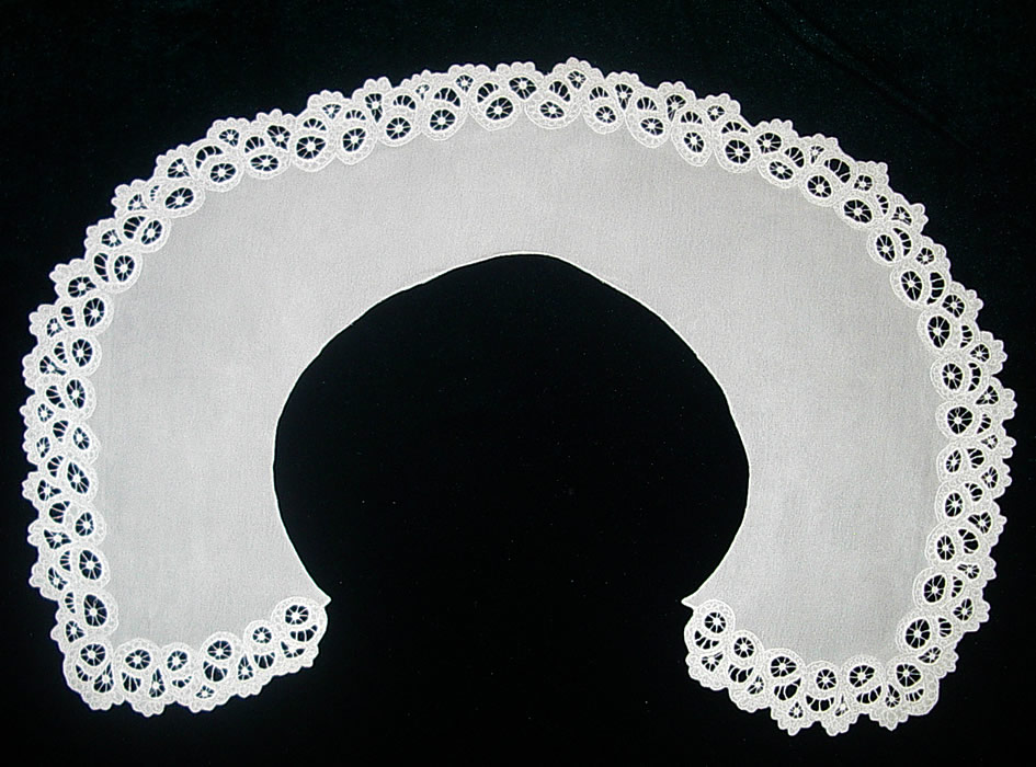 Воротник круглый из белого крепдешина