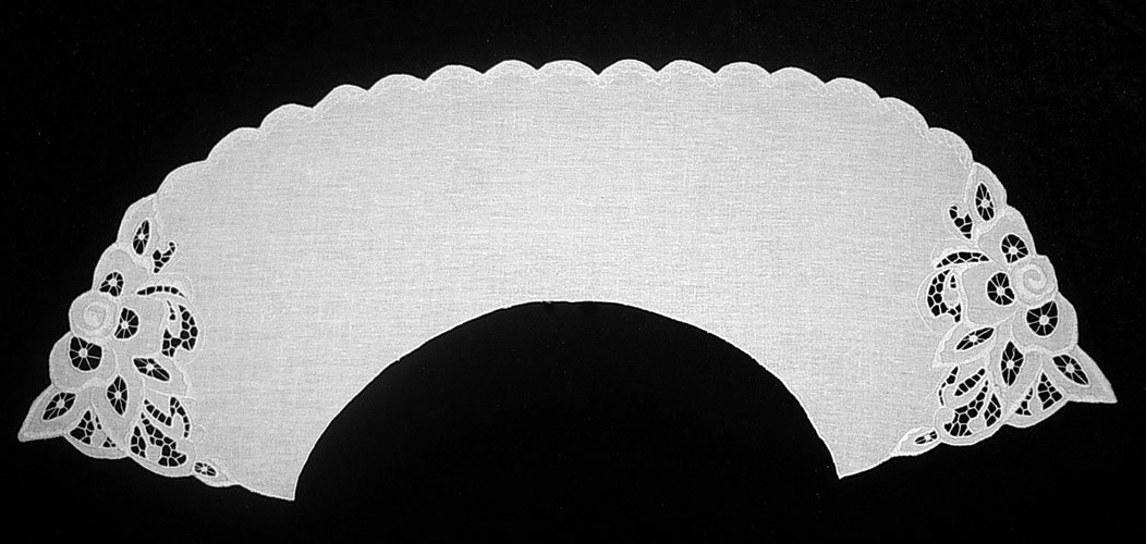 Воротник полукруглый белый