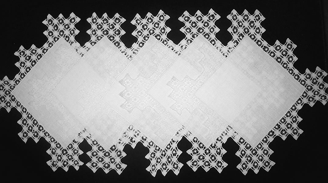 Набор салфеток из белой х/б ткани для столовых приборов на 6 персон