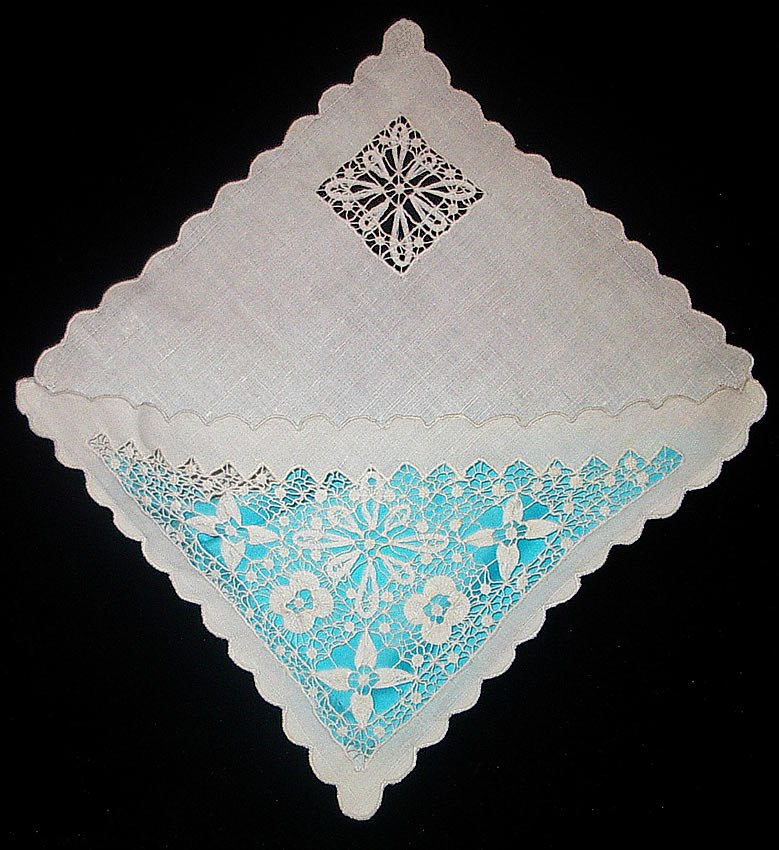 Кармашек на стену для расчесок