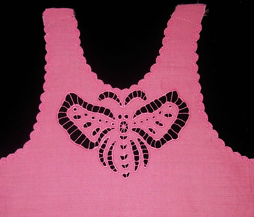 Передняя полочка детской маечки розового цвета